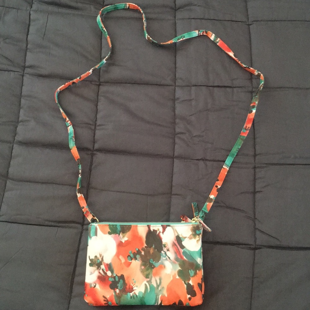 Van Heusen three pocket purse